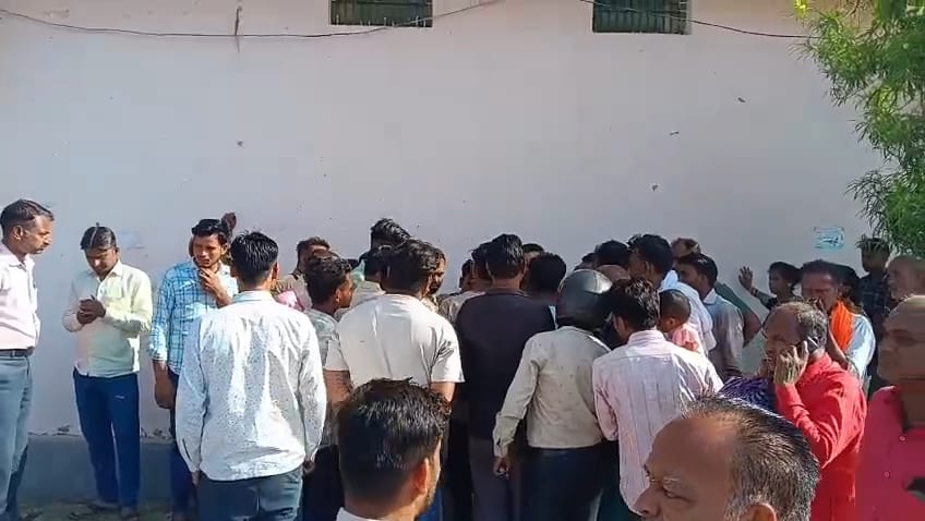 A schoolgirl was molested and the accused was caught and beaten by the mob.
