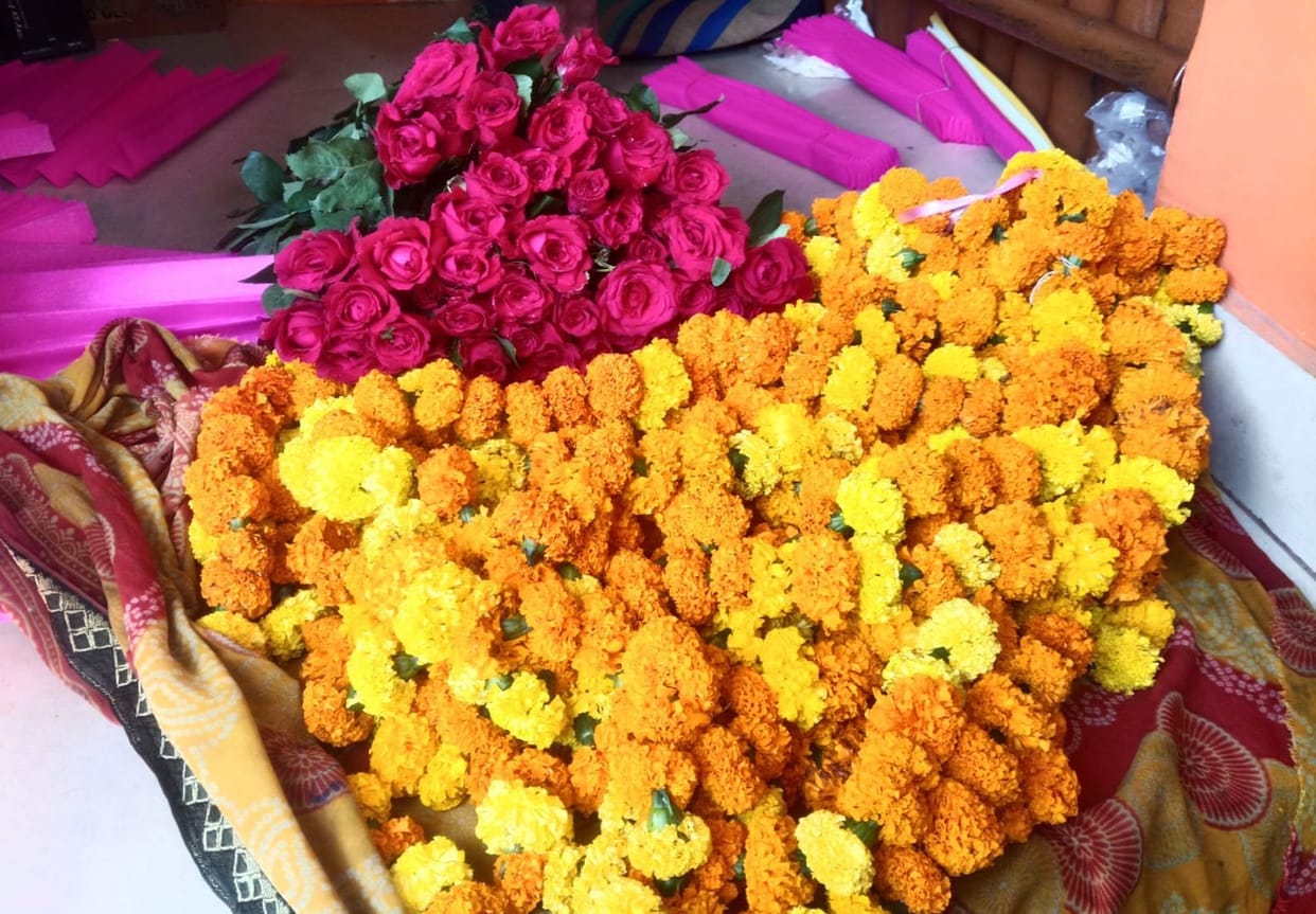 The flower trade withers in the scorching heat; as demand surges, prices skyrocket.