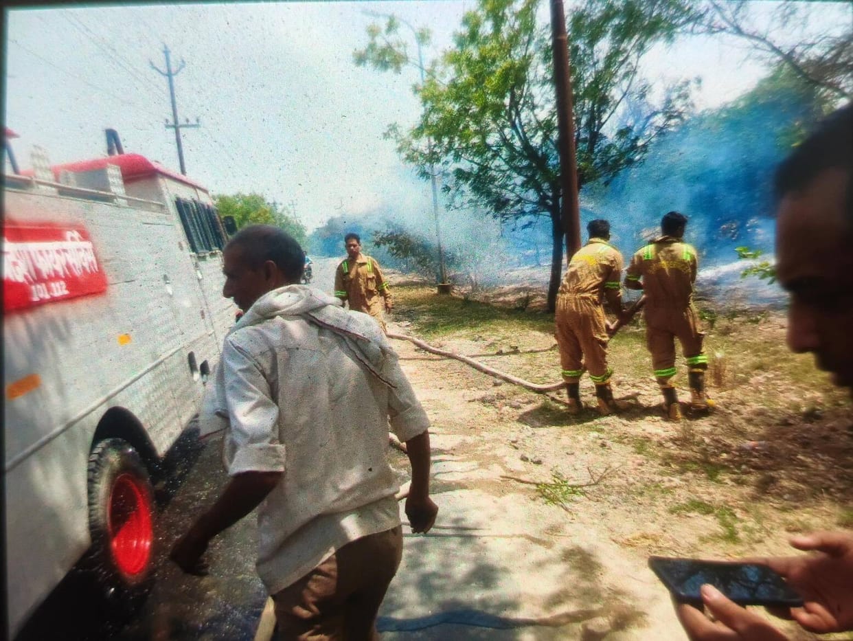 Fire breaks out in Harisinghpur forest due to a spark.