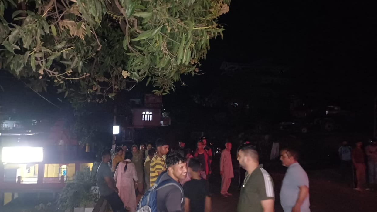 Villagers caught a youth with hashish near Gangbhairo temple and handed him over to the police.