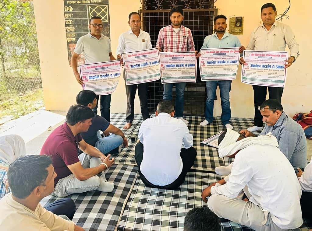 इंद्री बैठक में उपस्थित ऑल हरियाणा पावर कारपोरेशन वर्कर यूनियन के सदस्य। संवाद