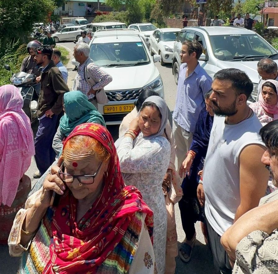 Protests were held by placing cylinders on the road, consumers clashed with the police.
