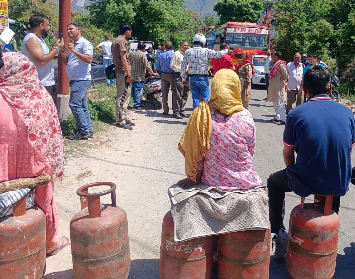 UP: Amid the cylinder crisis, the government said there are sufficient stocks of LPG, diesel, and petrol in th