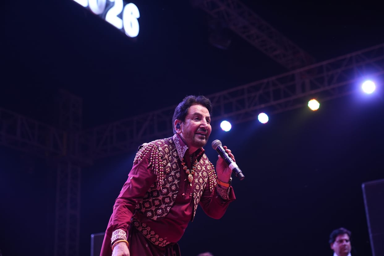 O Challa Beri Oye Buhe, Ve Watan Mahi Da Door Eh..