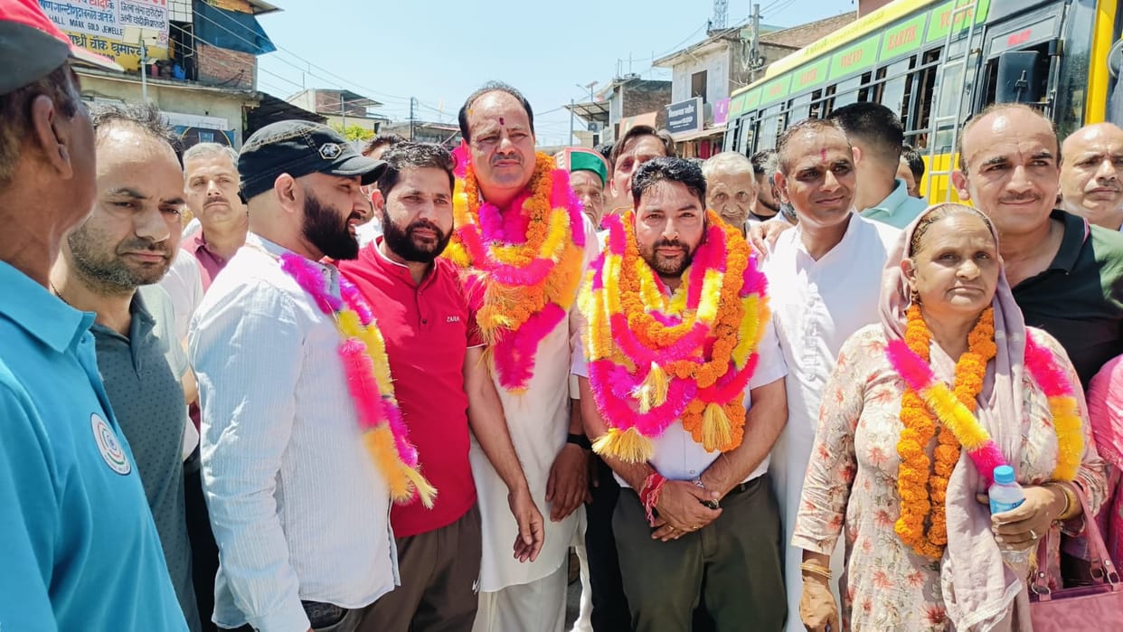 Vijay Kaushal welcomed in Jhanduta, Congress workers demonstrated their strength