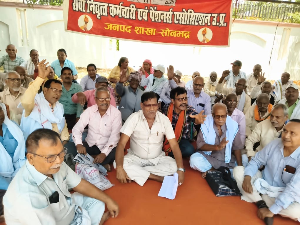 Pensioners staged a four-hour sit-in protest and submitted a 10-point memorandum of demands.