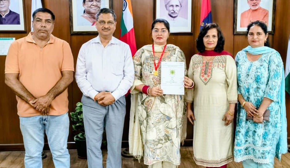 Tamannaah won gold in MBA, Reeva won gold in English Literature