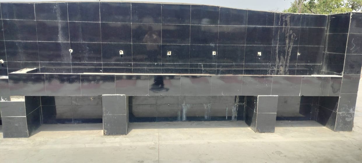 13 trains pass through three railway stations, water arrangements on the platform are out of order.