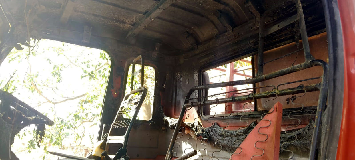 As soon as the driver got off, the canter caught fire and the cabin burned.