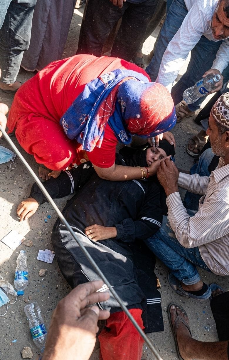 Women in line for cylinders faint, causing commotion and road blockage