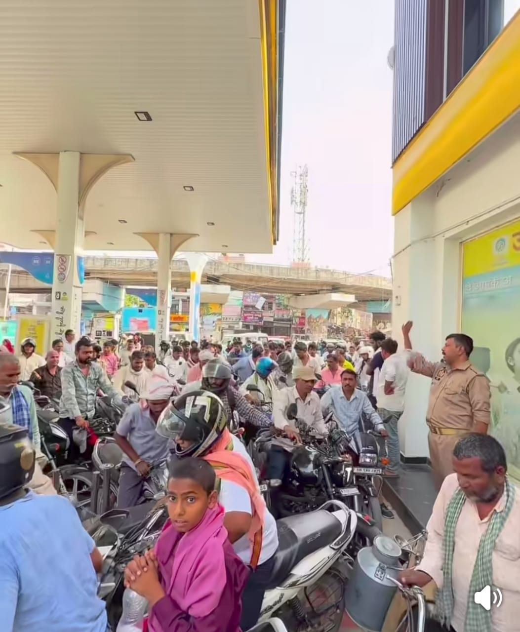 Problems in the supply of petrol and diesel created a crisis
