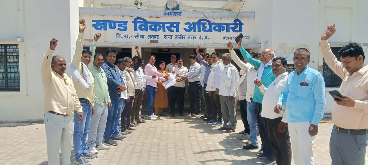 MNREGA workers have not received their honorarium for nine months and have submitted a memorandum.
