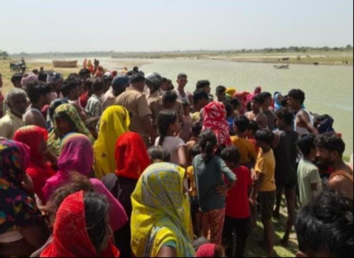 A girl and a teenager drowned while bathing in Rapti river.