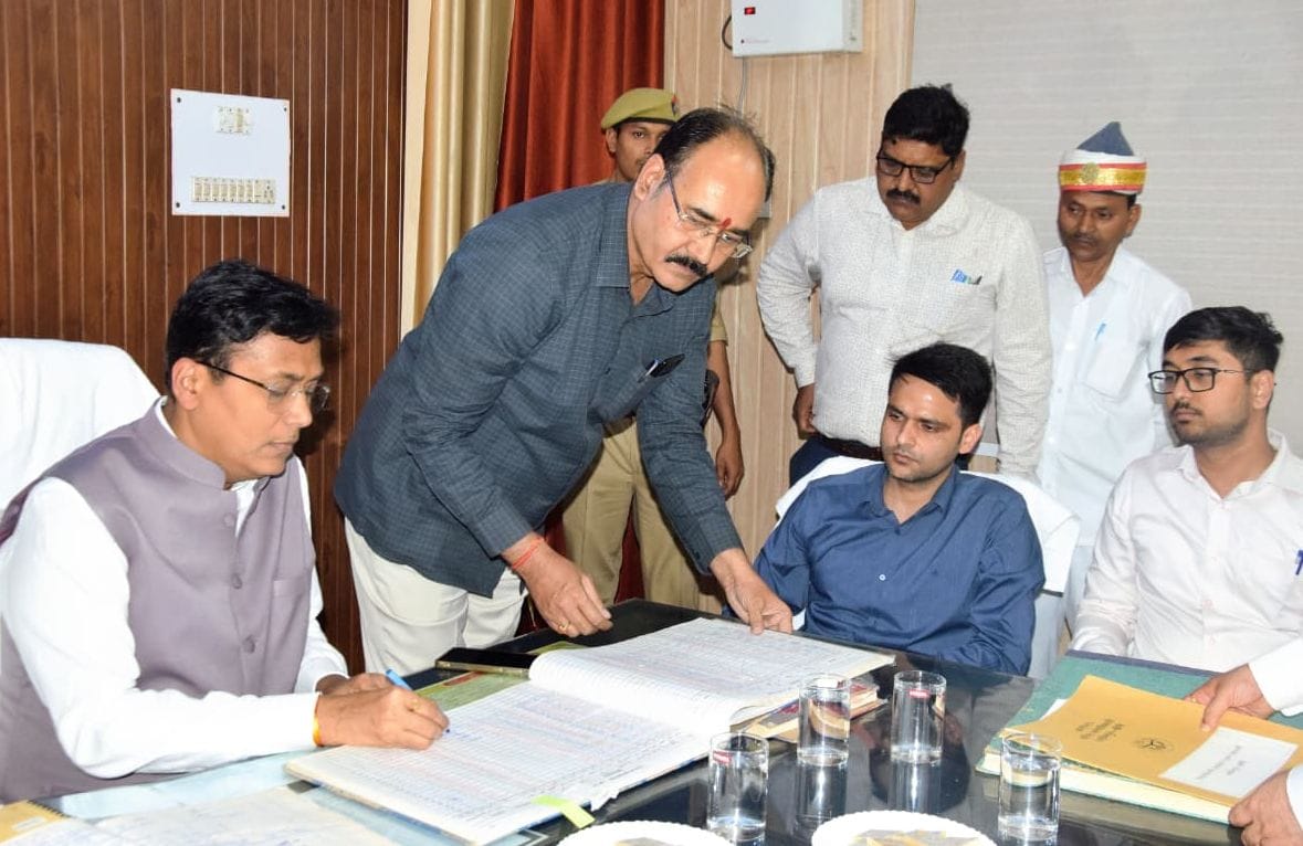 New DM Anjani Kumar Singh assumed charge