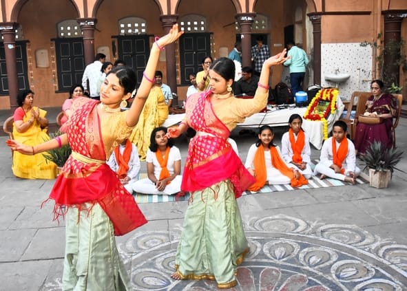 The Colors of Krishna's Devotion Reflected in Surdas's Verses
