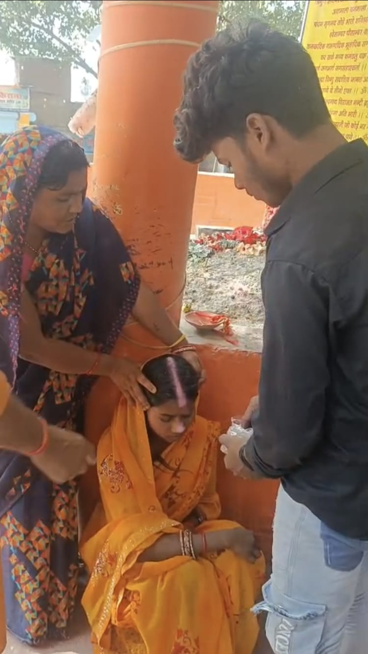 Bihar: प्यार के लिए पति बना ‘बाराती’, अपनी ही पत्नी का किया कन्यादान, मंदिर में सबके सामने कराई शादी