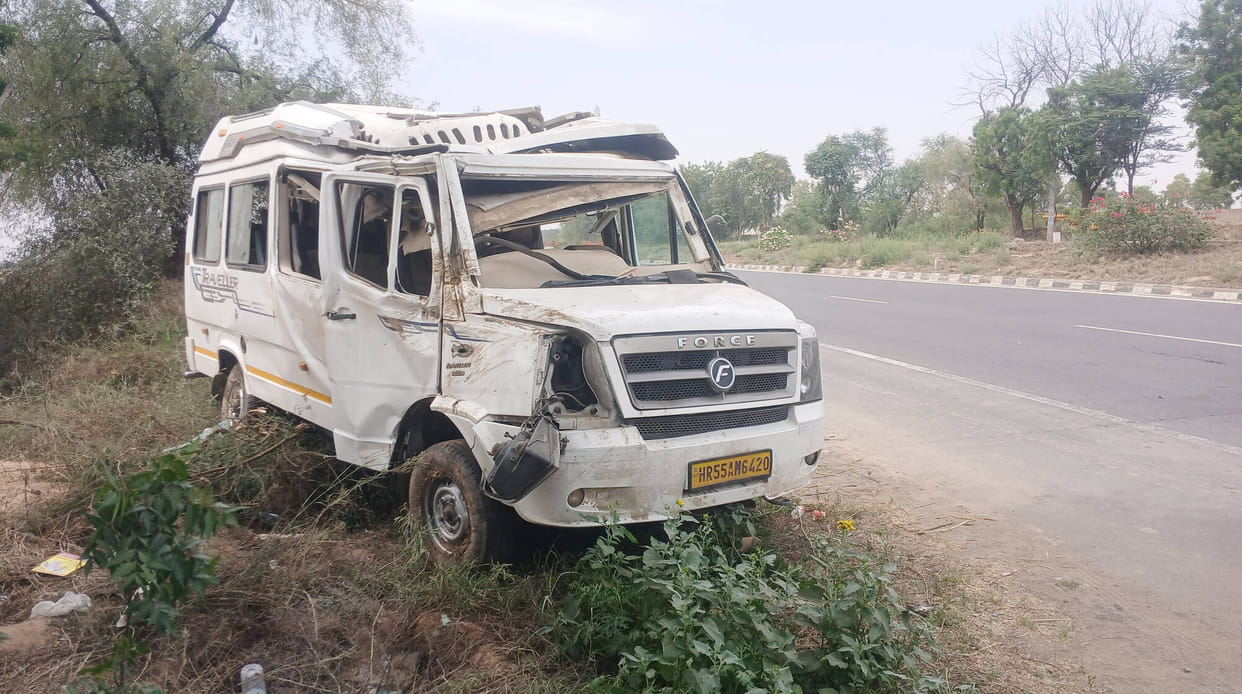 12 injured in accident