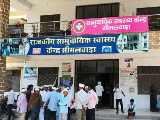 युवक की हत्या के बाद सीमलवाड़ा सीएचसी पहुंचे ग्रामीण