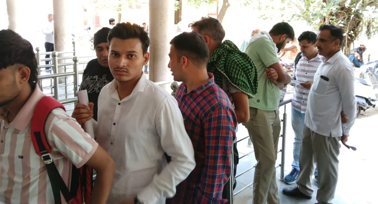 Paper Stock Depleted at Tehsil Office; People Forced to Purchase Paper from Market for Land Records and Mutation Entries