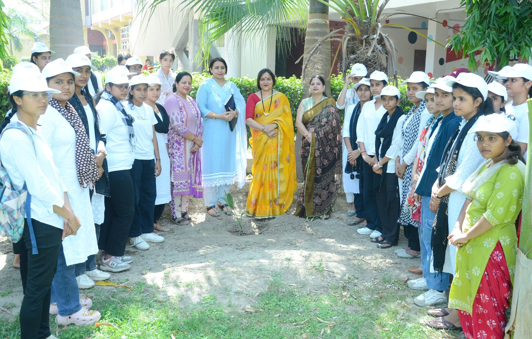 On World Earth Day, female students organized an awareness rally.