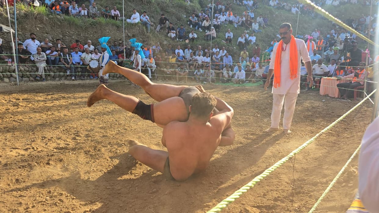 Una's Prince won the wrestling match at Awahdevi.