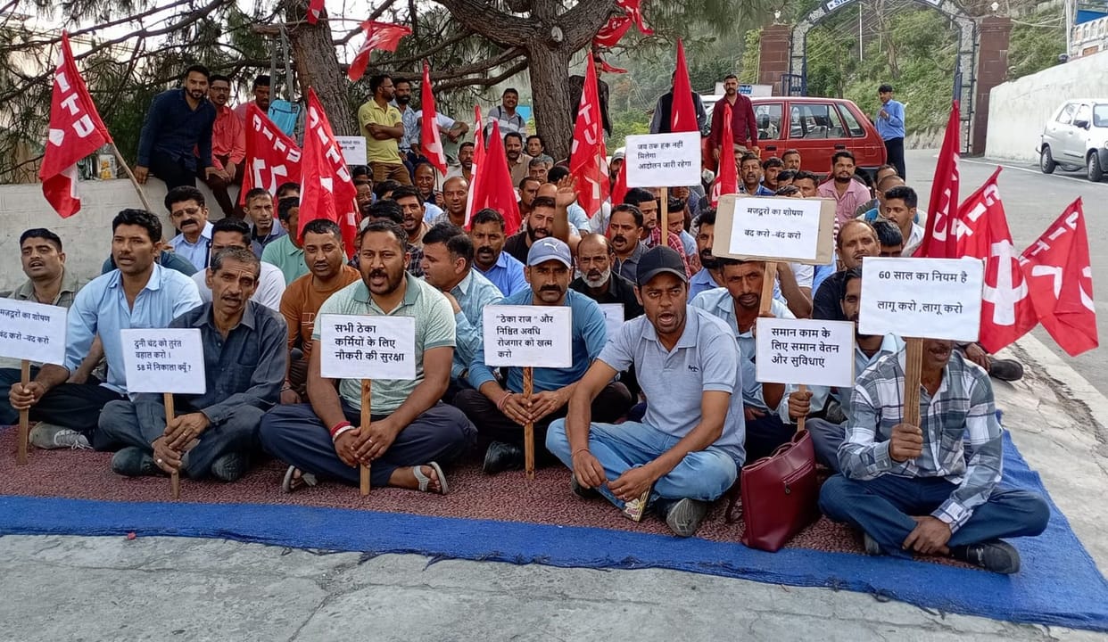 Workers' Sit-in Protest Continues for Third Day at Baira Siul Project