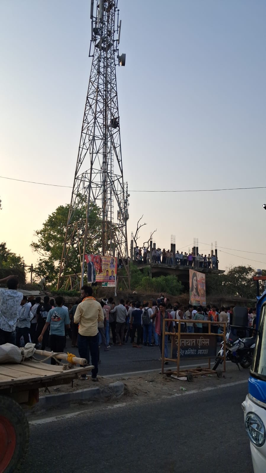 A young woman climbed a tower insisting on marriage, saying, "If you don't agree, I'll jump.