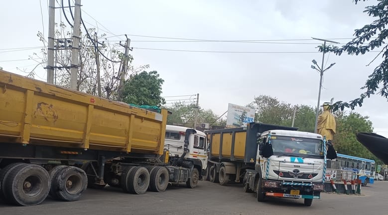 As evening falls, a chaotic tangle of traffic ensues; the 60-foot-wide road is reduced to half its width.