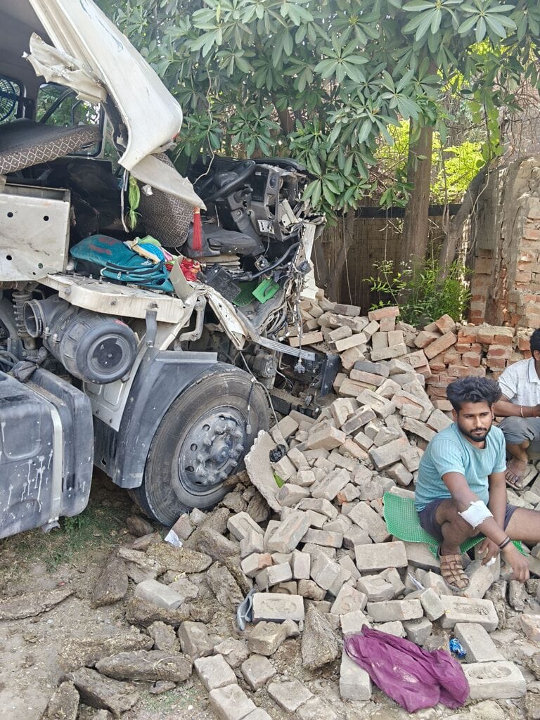 An uncontrolled dumper collided with a truck and entered a house, half of the house collapsed.