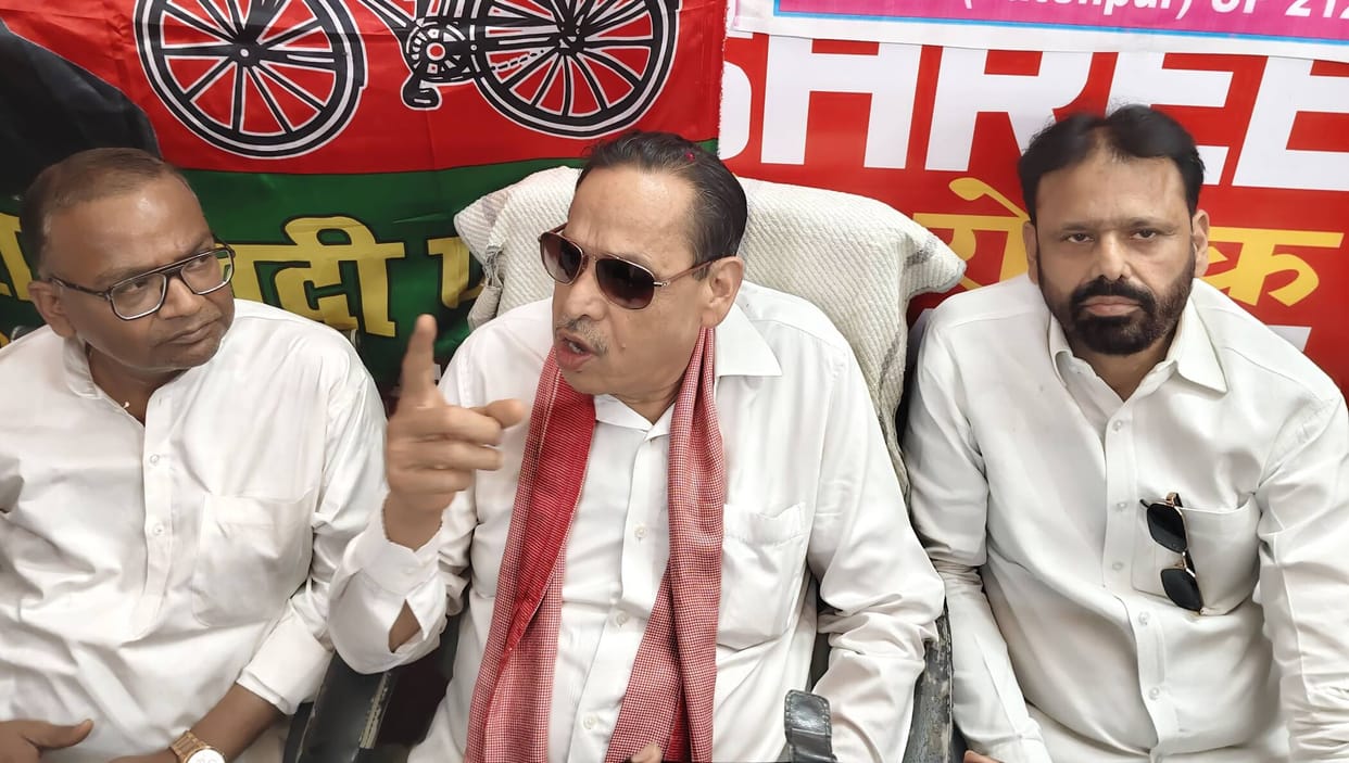 Any worker who offered tea to Akhilesh would be beaten up: Naseemuddin