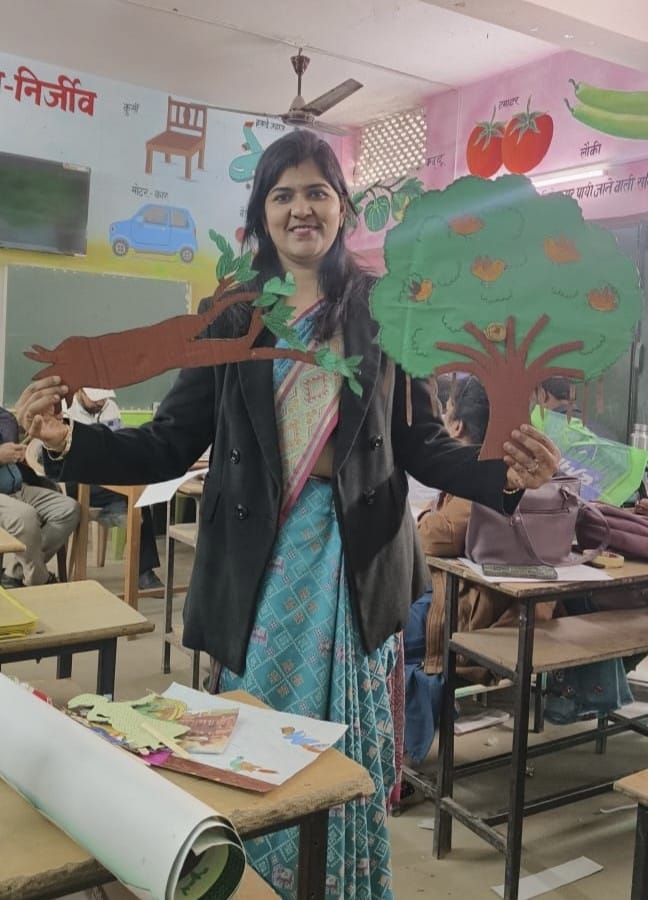 Deepti brought laurels to the district in the state-level storytelling competition