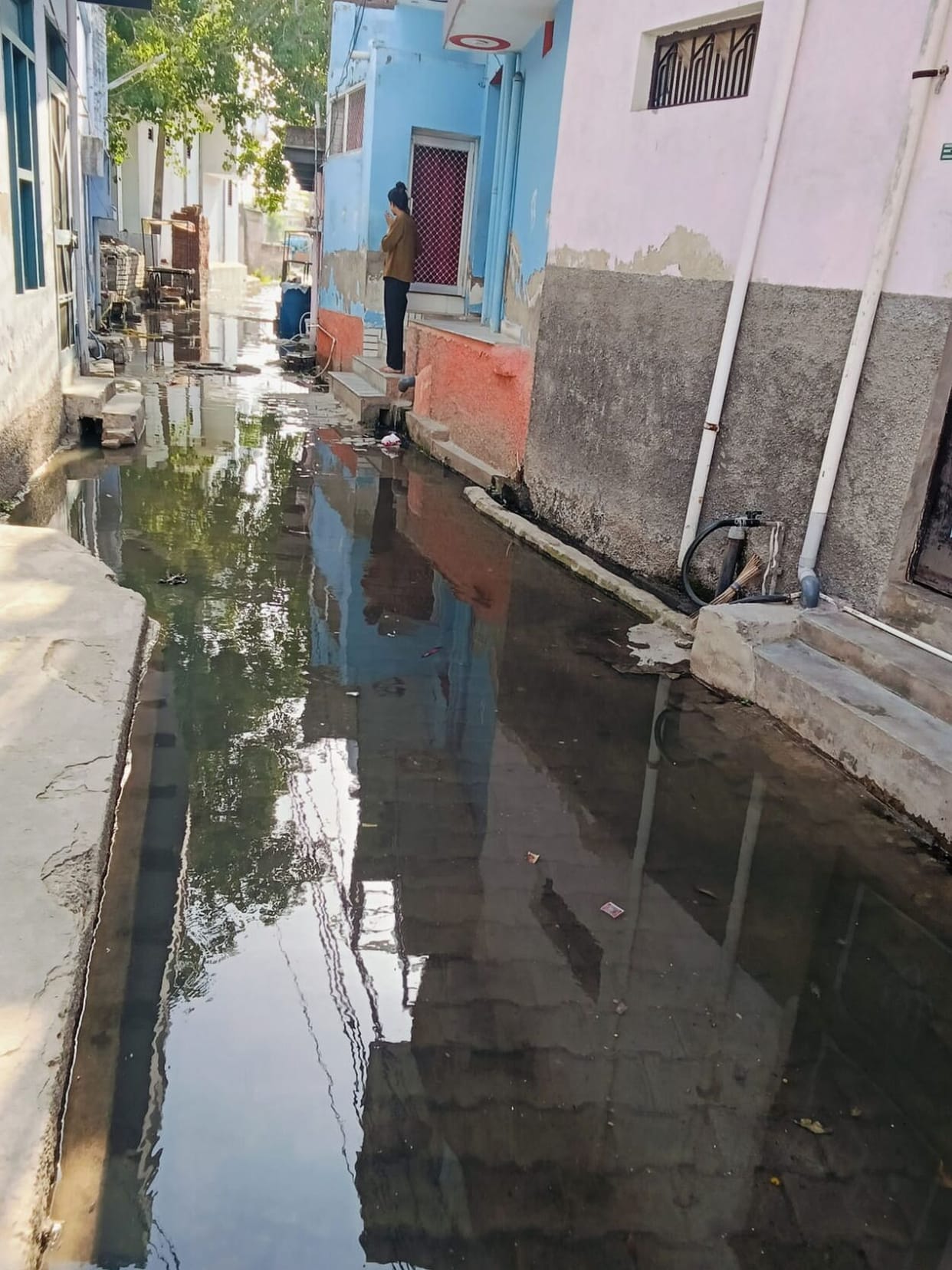 Sewage Overflowing for Three Days; No Resolution Despite Complaints