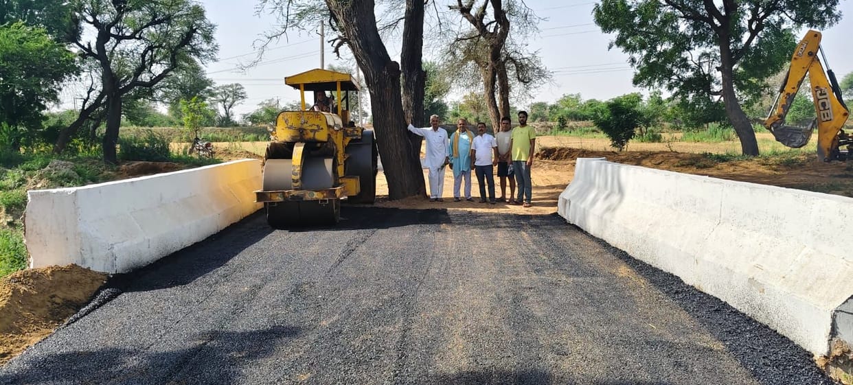 Villagers Protest Flaws in Road Construction; Elevated Bridges and Trees Standing in the Middle Become a Nuisance