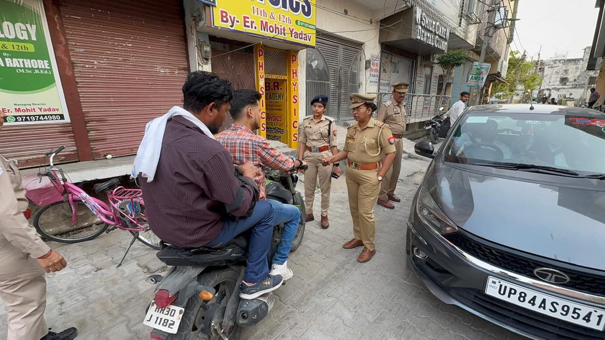 Interacting with female students, the CO assured them of their safety.