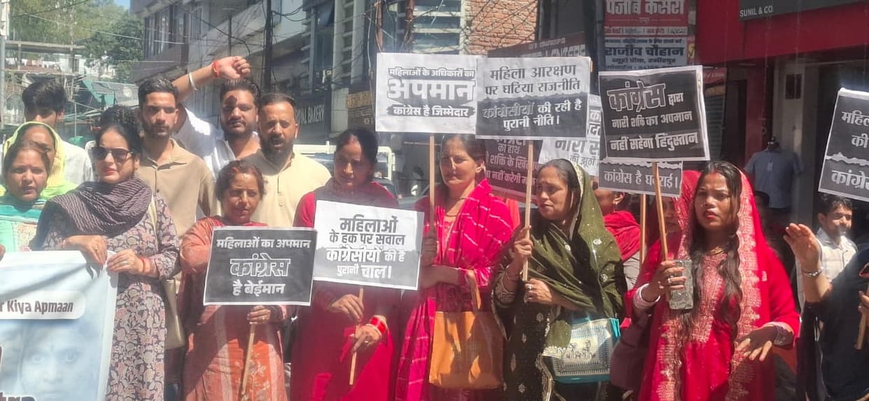 BJYM roared at Gandhi Chowk, raised slogans against Congress