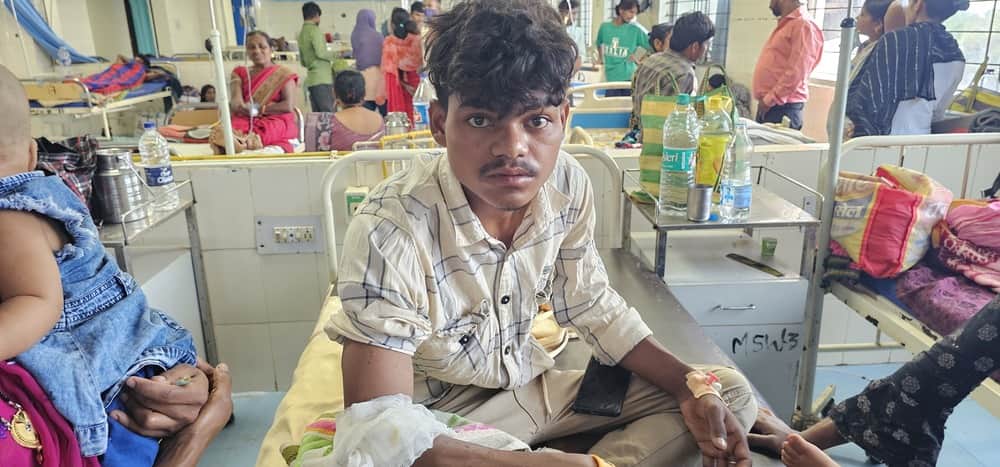 घायल युवक अस्पताल में है भर्ती