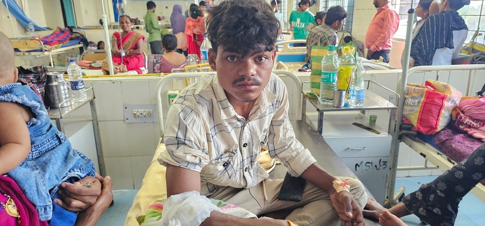 घायल युवक अस्पताल में है भर्ती