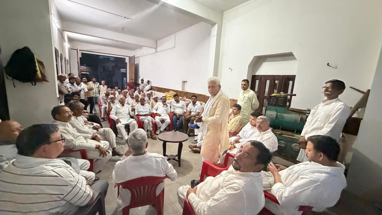 Fire broke out on the upper floor, household items burnt