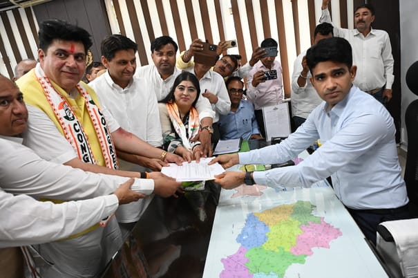 Two candidates, including the Congress candidate, filed nominations for the post of mayor.
