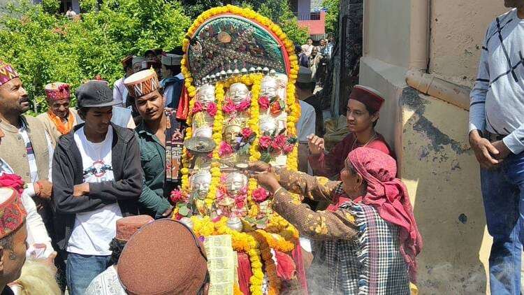 The meeting of Katrusi Narayan and Kshetrapal Than deity took place