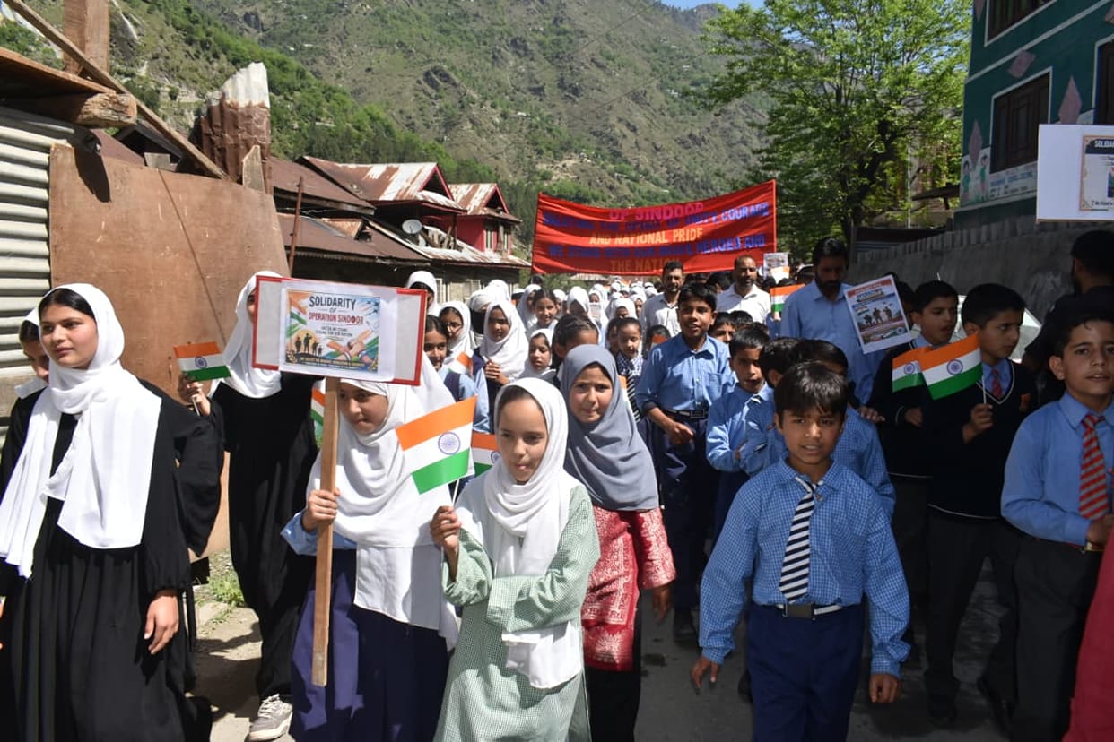 Srinagar, Anti Terror March, Karnah LOC, Students Participate