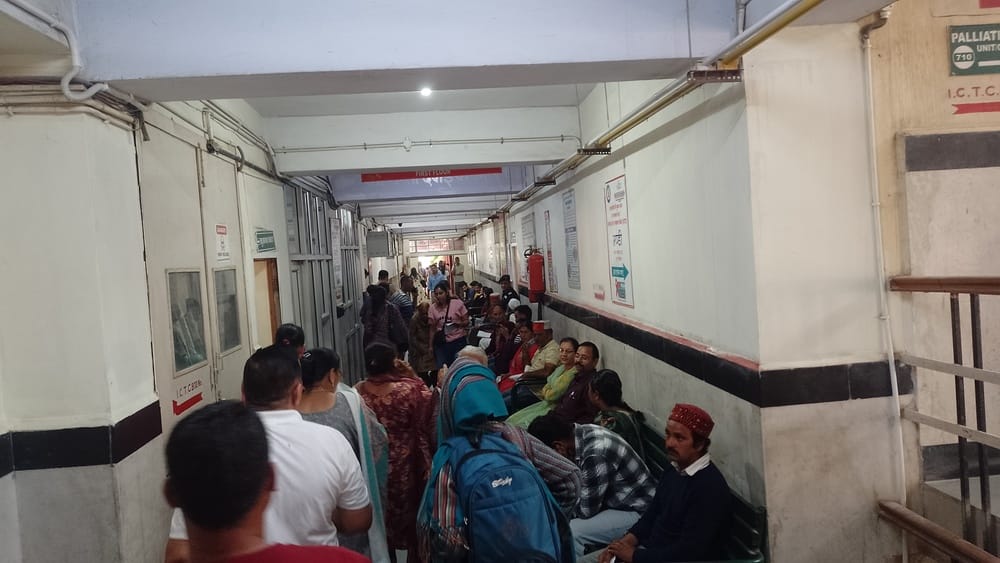 Surge in cases of vomiting and diarrhea, increasing crowds in hospitals