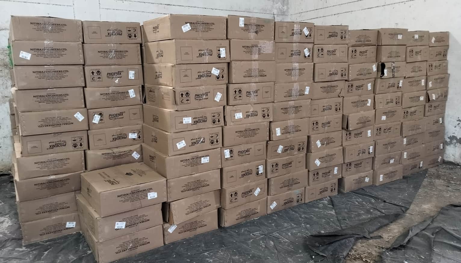 खाद्य आपूर्ति विभाग के गोदाम में रखी नई 4जी पीओएस मशीनें।