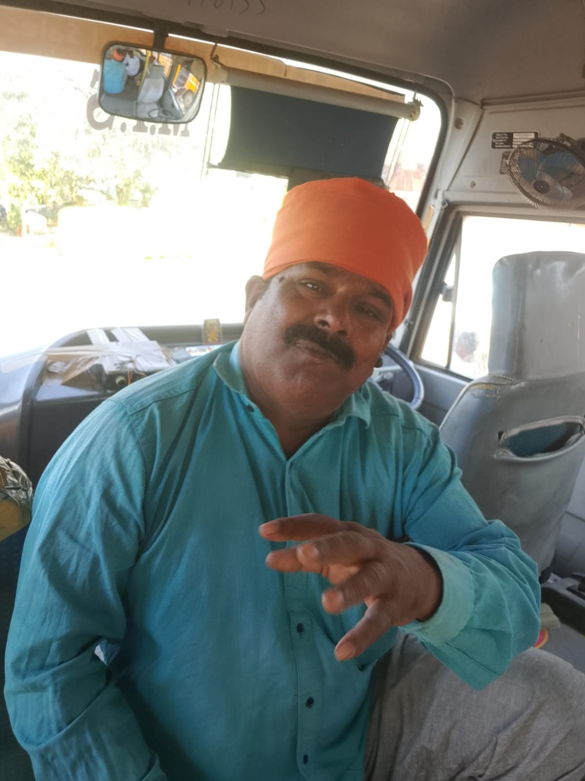 Brother-in-law dies while returning from brother-in-law's wedding; bride, groom and niece injured