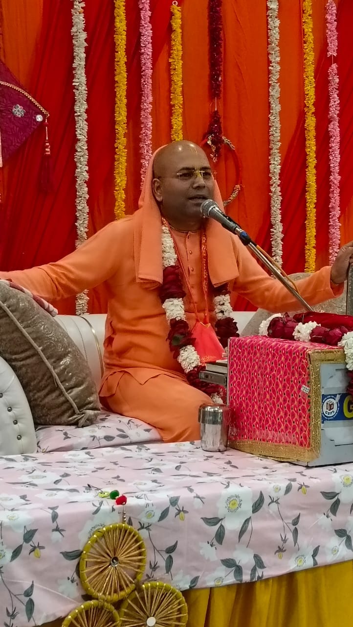The pain of separation of the Gopis was described