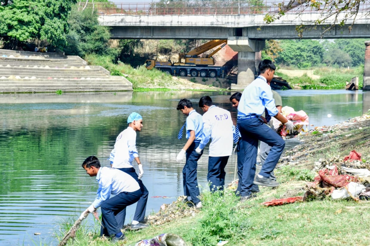 People gathered to clean up on the last day of the Kuano Conservation Campaign