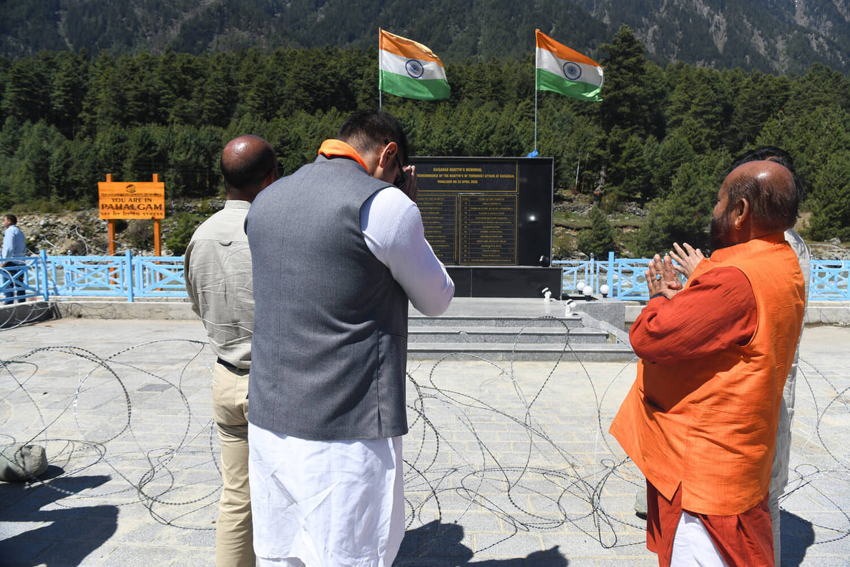 Srinagar, Tourist Reached, Pehalgam, Gave Tribute, Victims