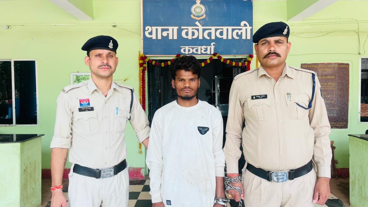 पुलिस की गिरफ्त में आरोपी
