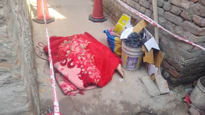 कंबल में लिपटी मिली बच्ची।