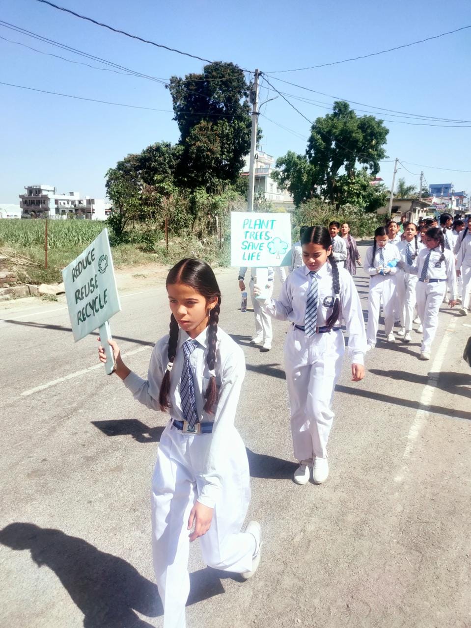 पृथ्वी दिवस पर विद्यार्थियों ने पर्यावरण बचाने का संकल्प लिया: संवाद